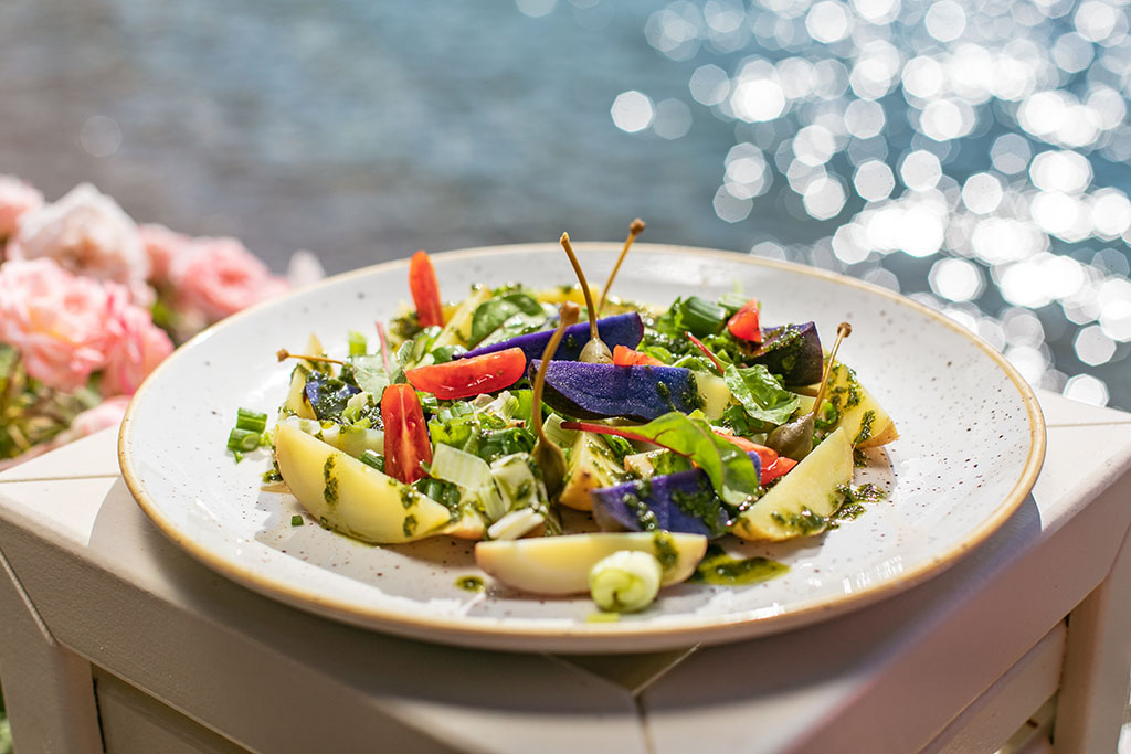 Pylos Poseidonia - Restaurant by the sea - Menu salad